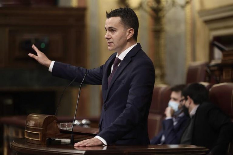 El PSOE subraya que su «responsabilidad» al apoyar a Arnaldo está «muy por encima» de «individualidades» como Elorza