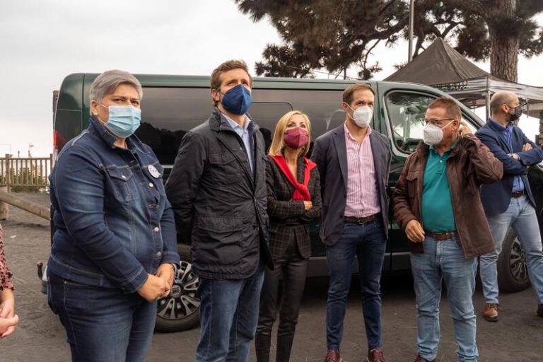 Casado propone a Sánchez ayudas de mil millones para La Palma