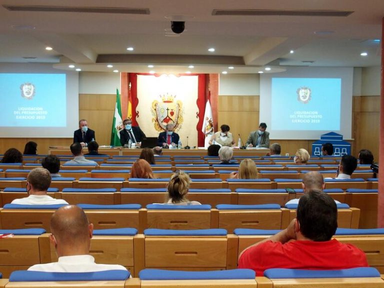 El CGAE da su apoyo «total» al exdecano de Málaga