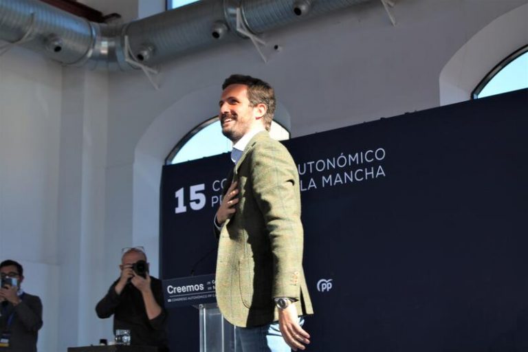 Casado ataca «aquelarre radical de Valencia» y avisa a Sánchez de que Bildu,BNGA,o Compromís «le han sorpassado»