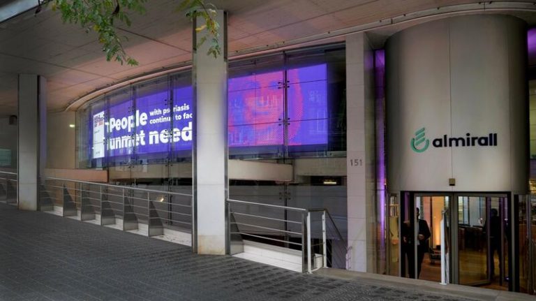 Almirall pierde 39,4 millones de euros hasta septiembre, pero eleva las ventas de su negocio ‘core’