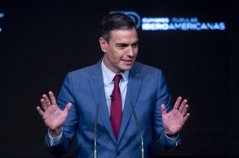 Sánchez advierte de que «queda mucho por hacer» en materia de democracia