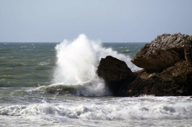 Olas de hasta 4 metros pondrán en riesgo a Baleares, Andalucía, y Cataluña