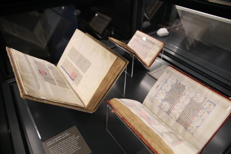 La Biblioteca Nacional expone los códices del ‘rey Sabio’ Alfonso X