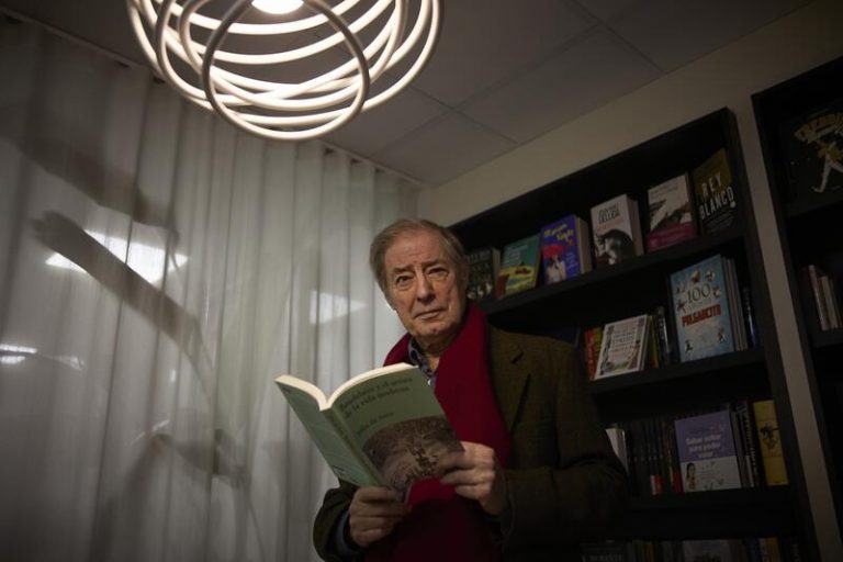 El académico Félix de Azúa: «Poner a Iceta en Cultura es como poner a Chiquito de la Calzada»