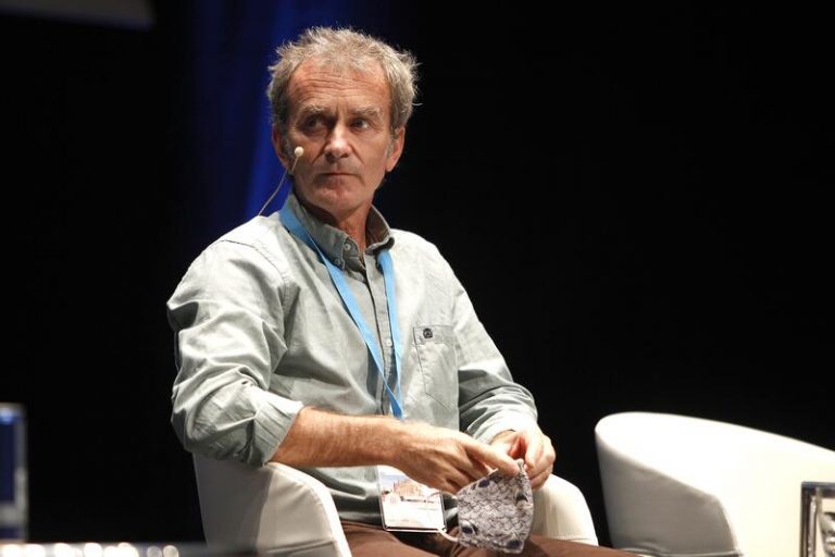 Simón dice que pasaporte Covid en ocio puede ser una opción pero cuestiona su utilidad