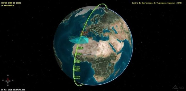 El Ejército del Aire vigila los restos espaciales del satélite ruso destruido