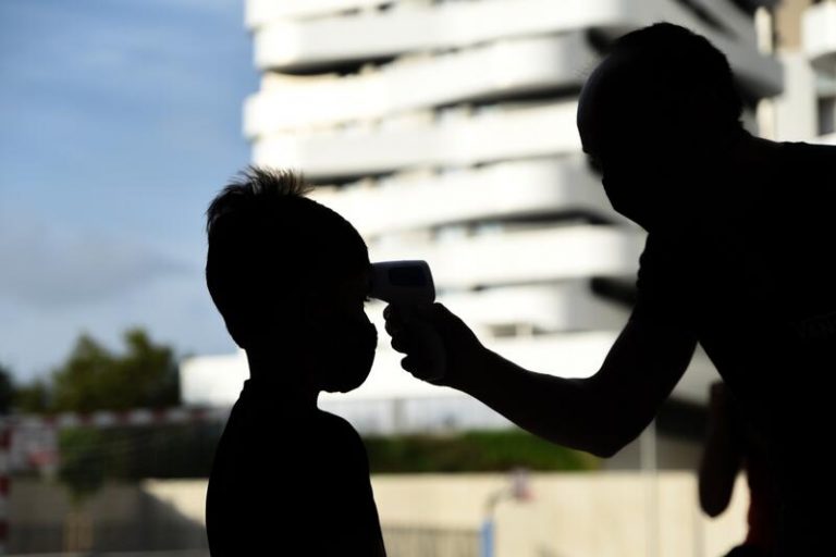 Las adopciones internacionales descendieron a 195 durante el primer año de pandemia