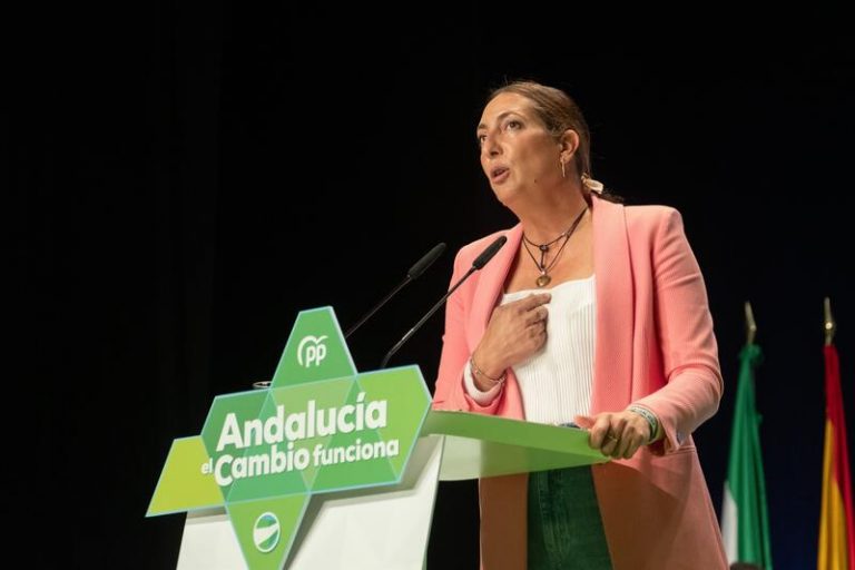Loles López: «El cambio de Moreno funciona y el PP-A está fuerte y unido»