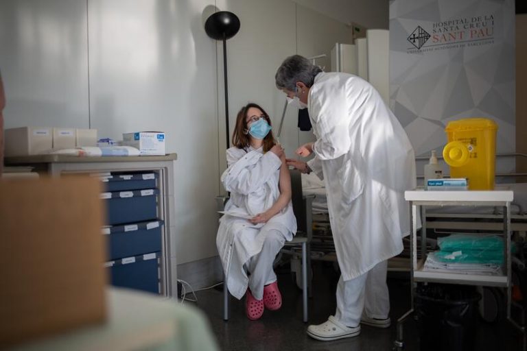 Cataluña registra 1.663 casos y cinco muertes en las últimas 24 horas