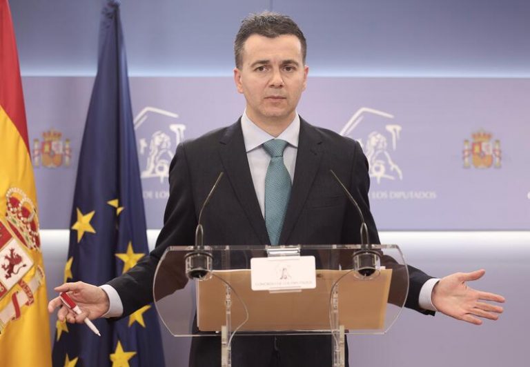 El PSOE considera una «agresión» la presencia de Casado en una misa por Franco