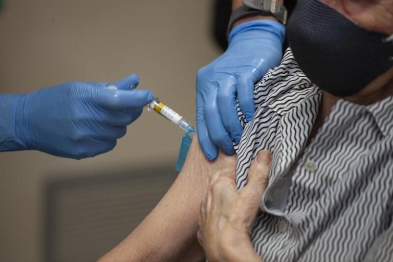 Los farmacéuticos destacan que el 72,9% de sus usuarios se vacunaron de gripe la pasada temporada