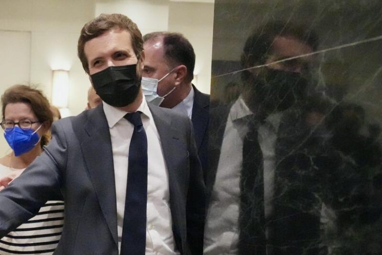 Casado asiste a la concentración de Madrid contra la reforma de la ‘ley mordaza’