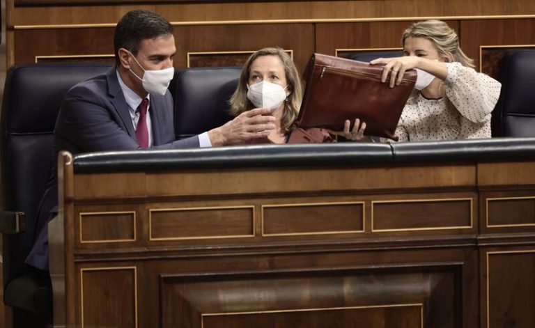 Bruselas insiste en pedir a España una política fiscal «prudente» por la elevada deuda pública