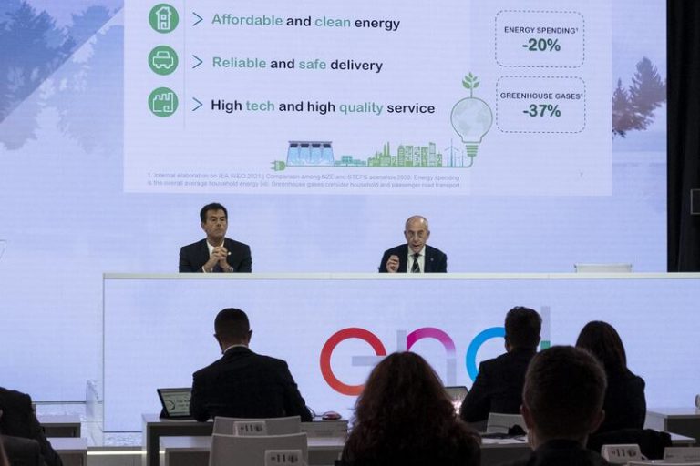 Starace: «Cuanto antes salgamos del gas, mejor»