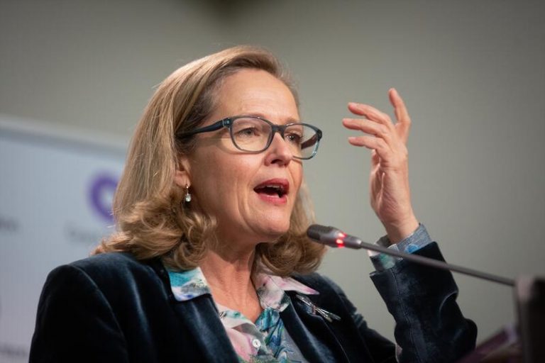 Calviño: Los PGE para 2022 están «firmemente comprometidos» con la responsabilidad fiscal