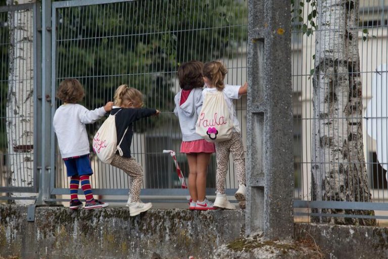 Cantabria cierra nueve aulas y el total se eleva a 39