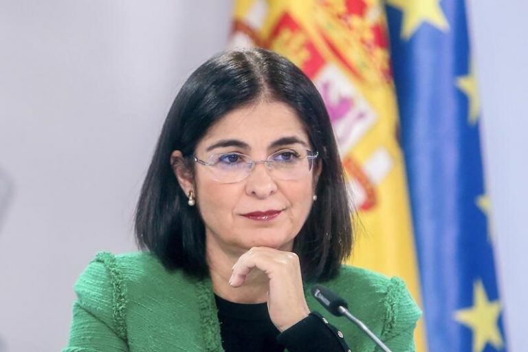 Darias insiste en la necesidad de completar la vacunación de refuerzo