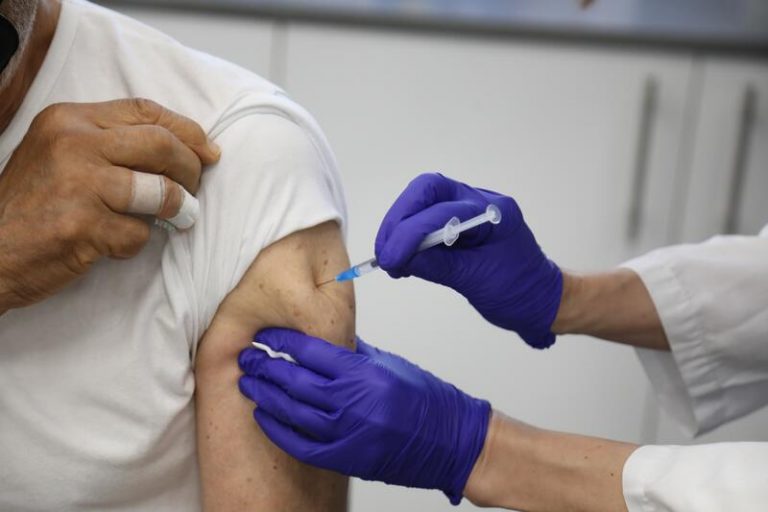 Un estudio estima que se han salvado medio millón de vidas en Europa por la vacuna