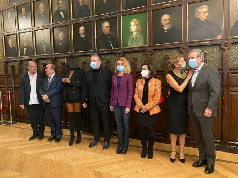 Robles e Iceta muestran su satisfacción por la «magnífica noticia» de la aprobación de los PGE