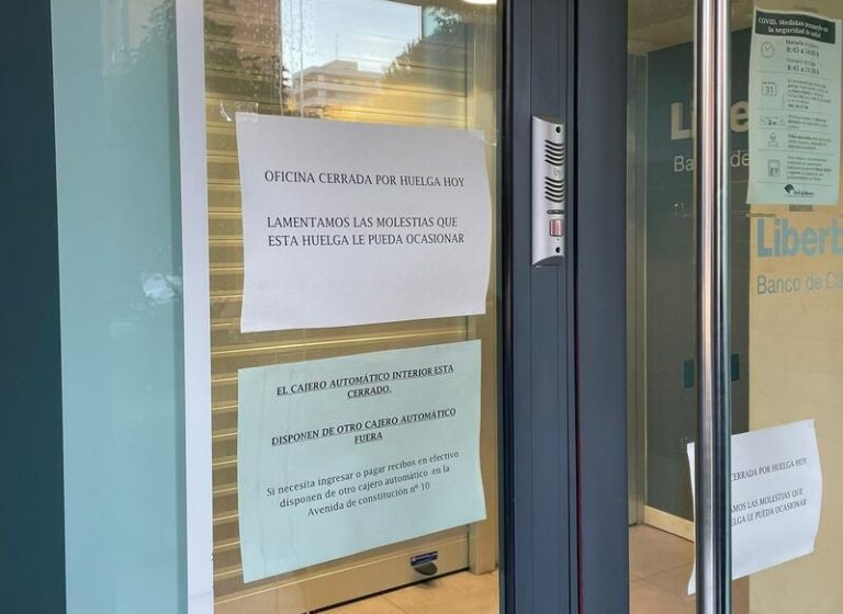 El 93% de oficinas de Unicaja cierra por el seguimiento masivo de la huelga