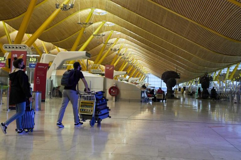 España restingirá los vuelos de Sudáfrica y Botsuana por la nueva variante ‘Nu’