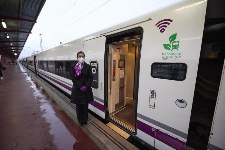 Los trenes de media y larga distancia proyectarán en diciembre películas sobre migrantes para sensibilizar