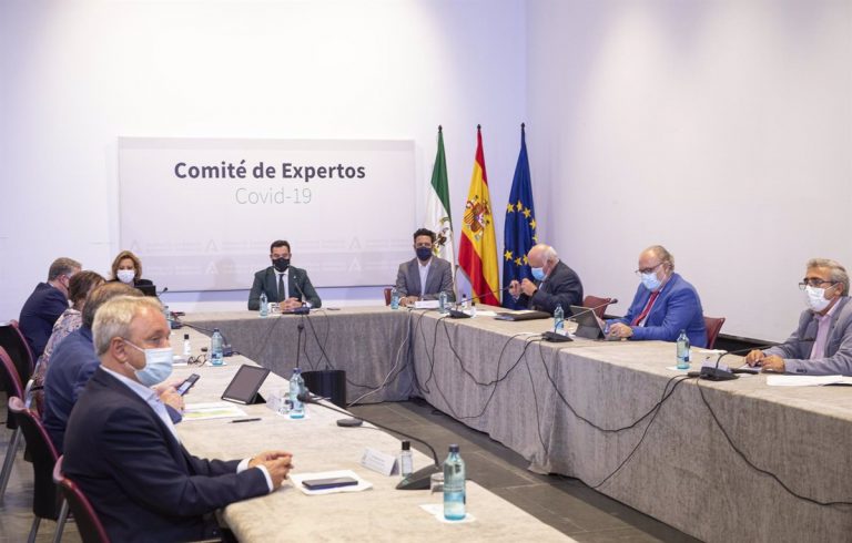 Andalucía reúne este viernes al comité de expertos para tratar el pasaporte Covid