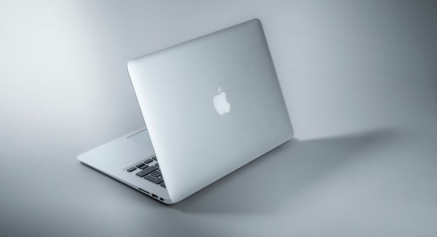 El Macbook Air Es Cada Vez Más Rápido Y Colorido