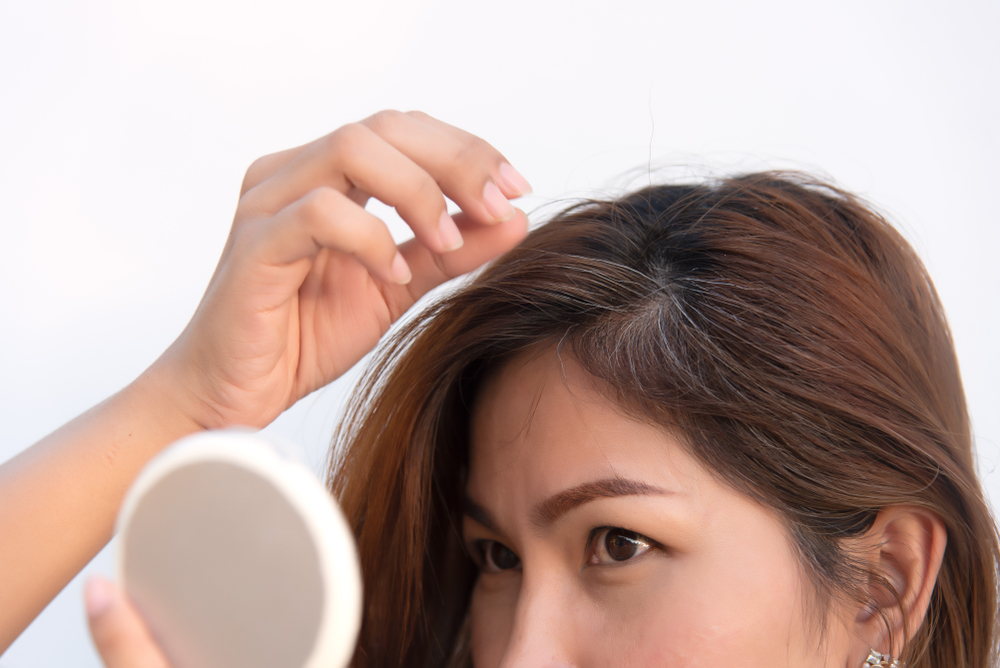 Así puedes cubrir las canas con cacao