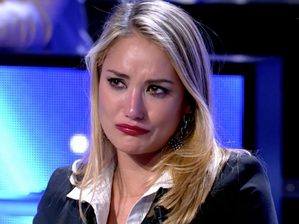 Sálvame: Los Motivos Del Programa Para Despedir A Alba Carrillo 18 Carrillo Explota En El Programa