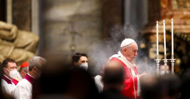 El Papa pide formar a los curas que trabajan con menores para «erradicar la cultura de la muerte» de los abusos