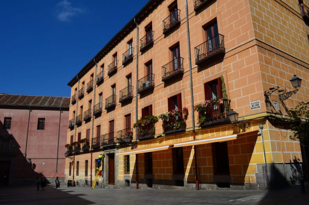 El convento de Madrid con una curiosa forma de vender dulces