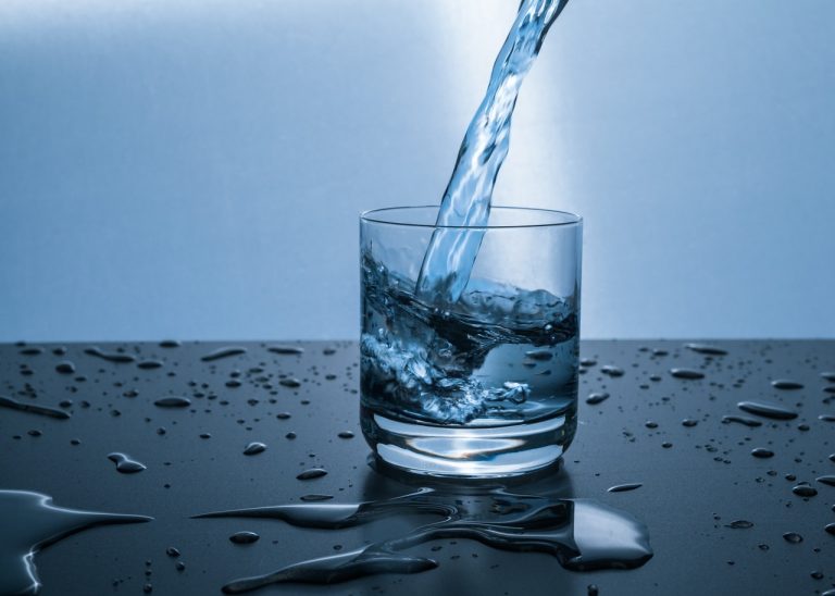 Esta es la cantidad máxima de agua que debes beber al día