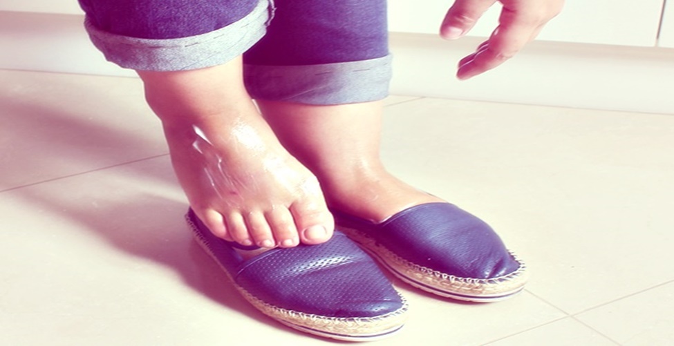 Formas de agrandar tus zapatos para que no te hagan daño en Navidad
