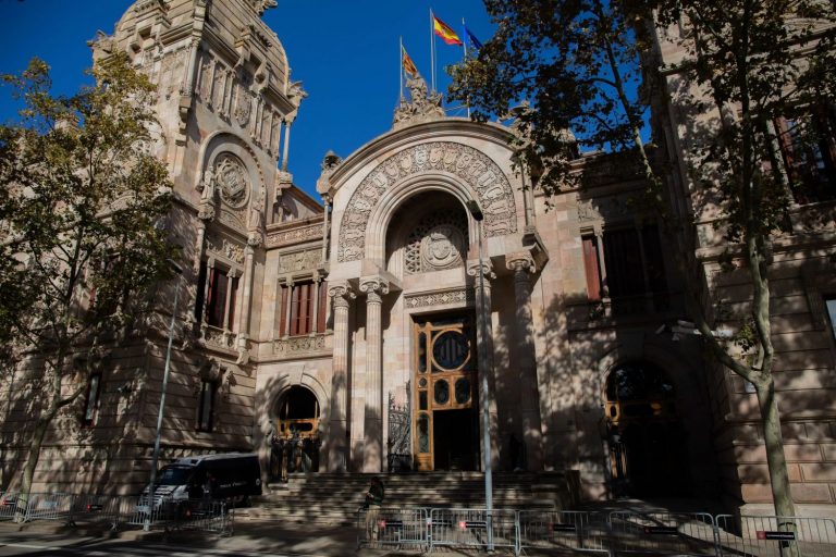 Juzgan a un acusado de matar a dos motoristas al huir de un control en Badalona