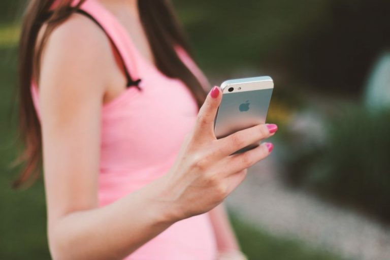 La aplicación que acompaña a las mujeres solas y avisa si pasa algo