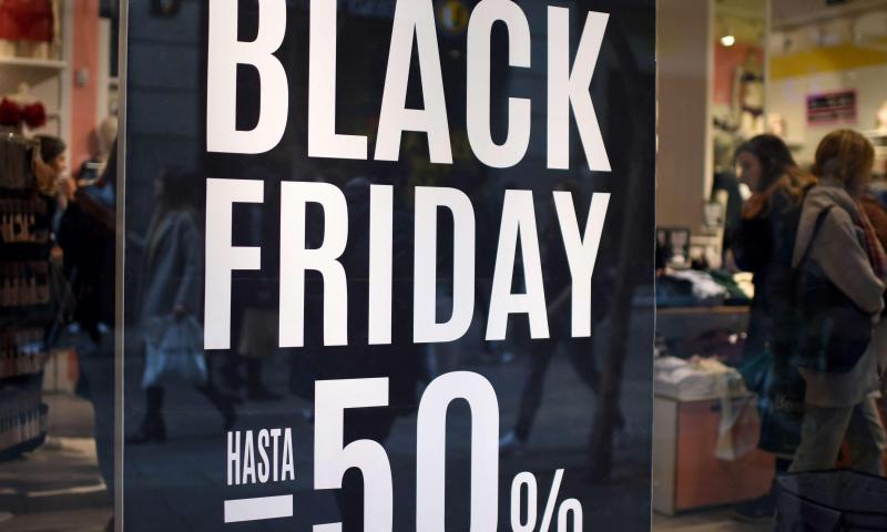 La práctica de muchos negocios que te hace no ahorrar nada en el Black Friday