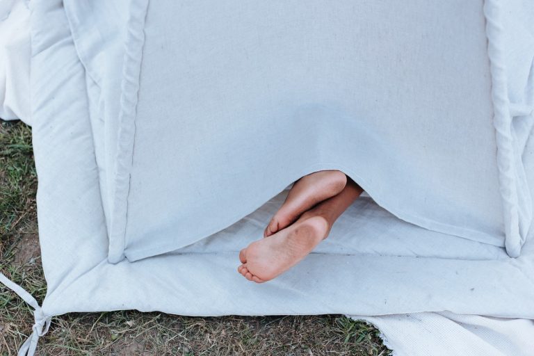 Las señales que te avisan de que tienes hongos en los pies
