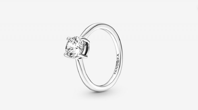 El anillo brillante de Pandora que más se va a regalar esta Navidad