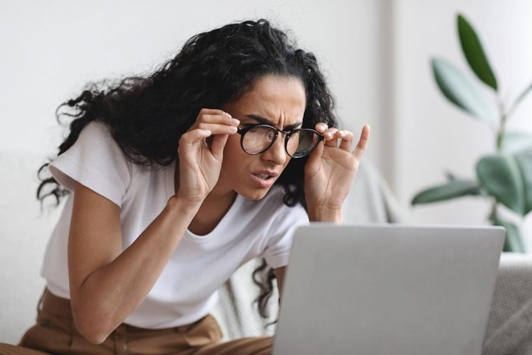 Cómo cuidar tus ojos si pasas más de 8 horas frente a una pantalla