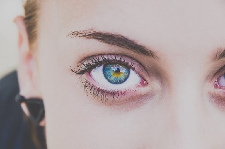 Qué son los ojos sanpaku y por qué se dice que están malditos