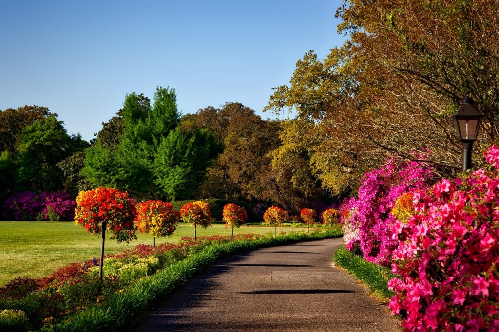 Una Ciudad Española Con Muchos Parques Y Jardines Destinos 