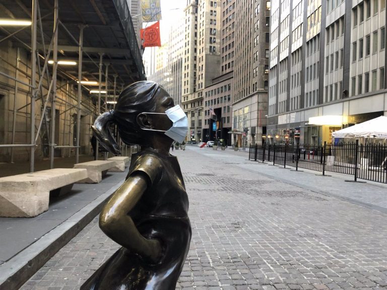 Wall Street abre con fuertes caídas por el temor a la nueva variante de Covid