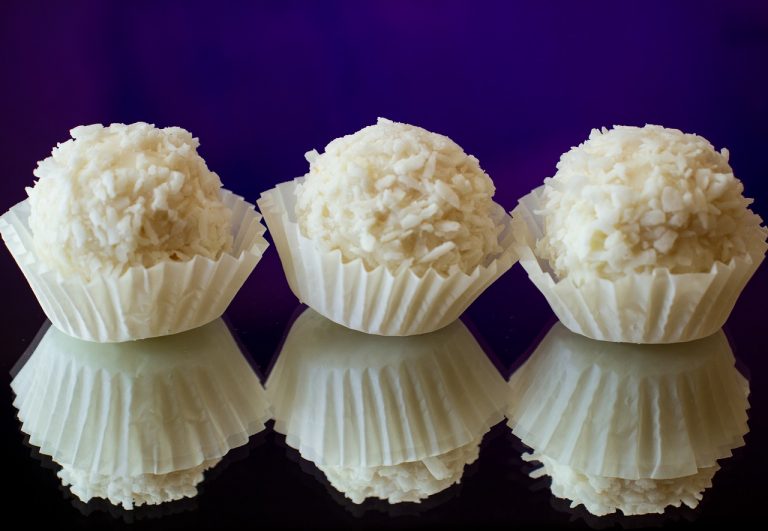 Trufas de chocolate blanco: el broche final para la cena de Nochebuena