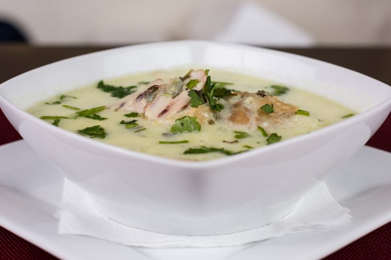 Cómo hacer un caldo de pollo con media pechuga