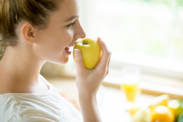 Es mejor comer la fruta antes o después de la comida