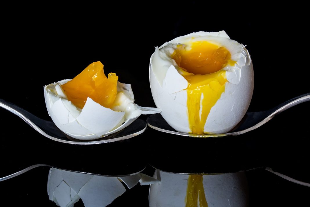El truco para recalentar los huevos y que queden como recién hechos