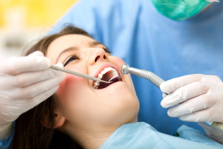 Tecnología y profesionalidad en odontología estética en Sevilla con Clínicas Dental Bell