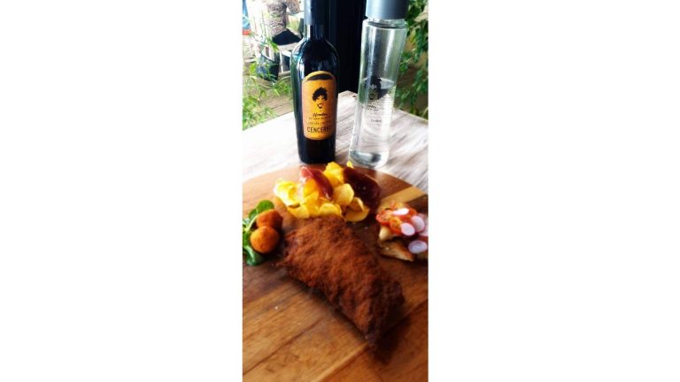El lanzamiento del nuevo vino Cencerro de El hombre que pasea las carnes